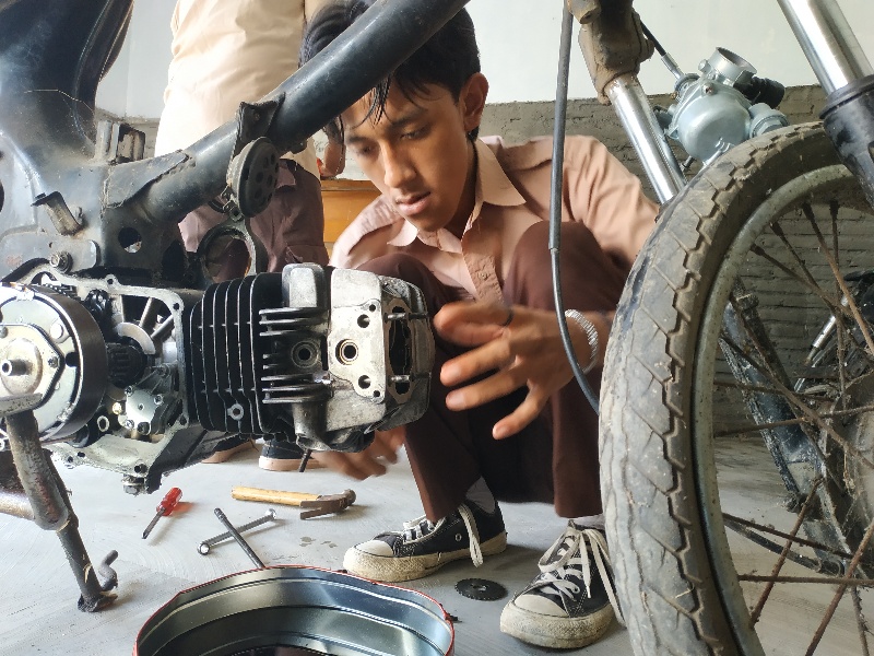 Pratikum perakitan mesin sepeda motor